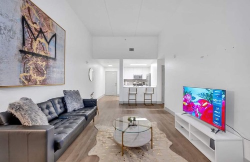 Charlotte Center City Apartment | Electric Spacious 2BR in Uptown!