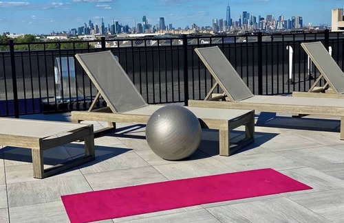 Bayonne Apartment | Elegance - 1 Bedroom Apartment - 10 Min NYC/EWR - Free Lot Parking - The Helix