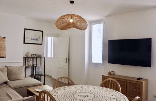 Antibes Old Town Apartment | Elegance and Calm in Old Antibes
