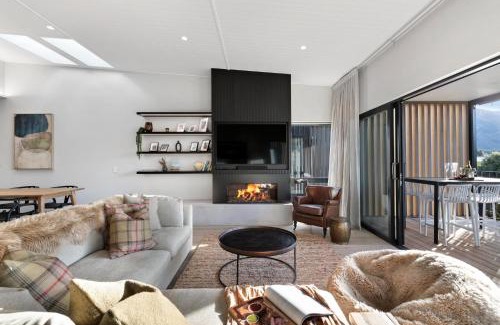 Wanaka House | Elegance on Warren
