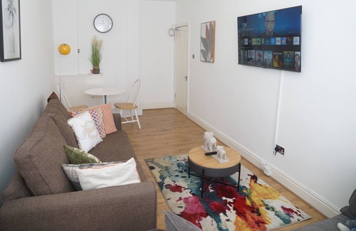 Openshaw Apartment | Elegance Suite