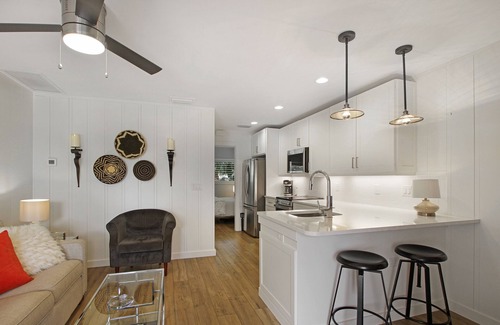 Bunker Oaks Condo | Elegant 1/1 condo The Meadows Pool and Golf Courses!