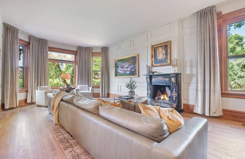 Heber House | Elegant 1892 Queen Anne Manor | Sleeps 10 | Weddings, Reunions, Events, Romantic | Gourmet Kitchen