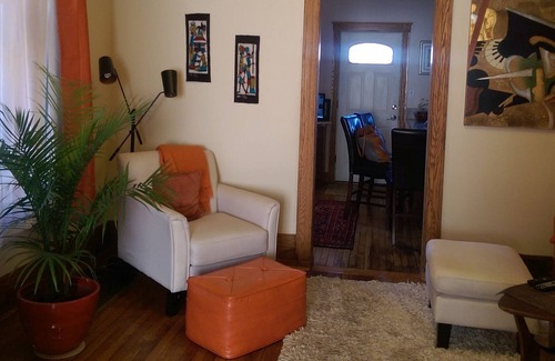 Mexicantown - Southwest Detroit House | Elegant 1900 Brick Townhome - MexicanTown Near Clark Park