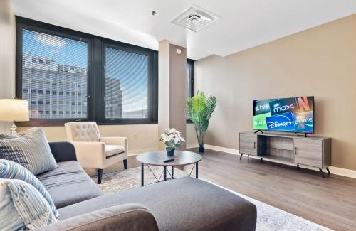 Downtown Pittsburgh Apartment | Elegant 1BD High Rise with City Views in DT Pitts
