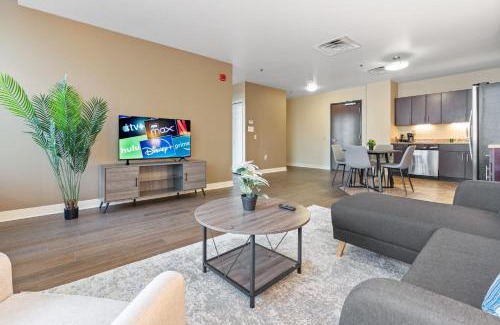 Downtown Pittsburgh Apartment | Elegant 1BD High Rise with City Views in DT Pitts