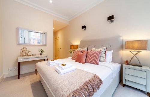 City of Westminster Apartment | Elegant 1BR flat in Prime Mayfair I Smarthost
