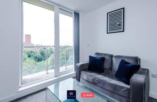 Salford Apartment | Elegant 1BR in Salford, Balcony, WiFi, Kitchen