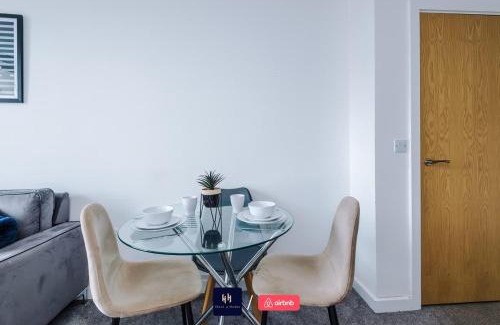 Salford Apartment | Elegant 1BR in Salford, Balcony, WiFi, Kitchen