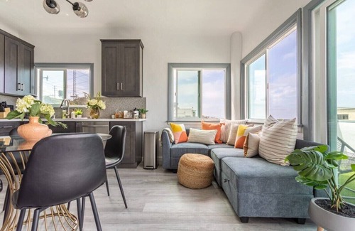 El Segundo Apartment | Elegant 1BR Oceanview Retreat in Manhattan Beach with Parking