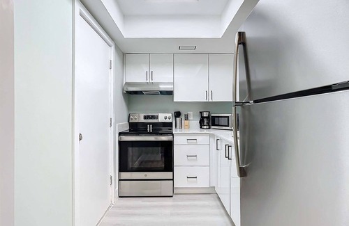 Lauderdale Harbours Condo | Elegant 1BR with Pool & Full Amenities
