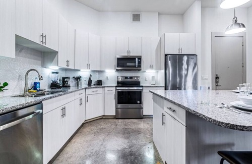 Fort Worth Apartment | Elegant 2 BD/2 BA Retreat Ideal for Comfort &Style