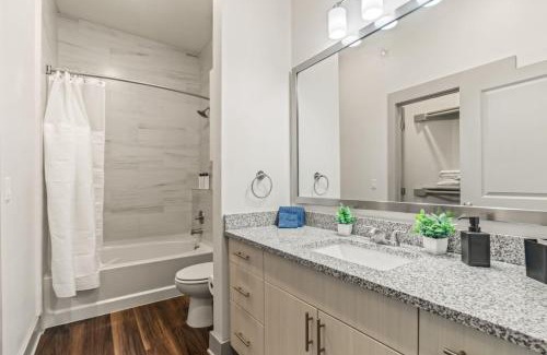 Fort Worth Apartment | Elegant 2 BD 2BA Retreat Ideal for Comfort Style