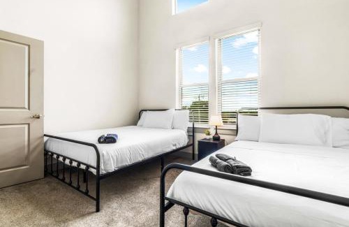 Fort Worth Apartment | Elegant 2 BD2 BA Retreat Ideal for Comfort Style