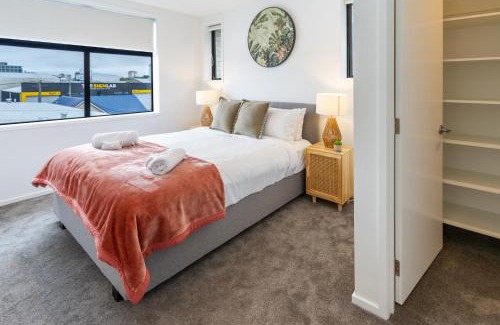 Christchurch City Centre Apartment | Elegant 2 Bed 2 Bath Home in the CBD