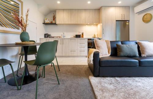 Christchurch City Centre Apartment | Elegant 2 Bed 2 Bath Home in the CBD