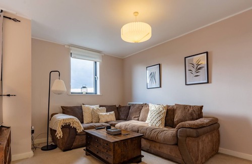 Highbury West Apartment | Elegant 2-Bed Suite next to Emirates Stadium