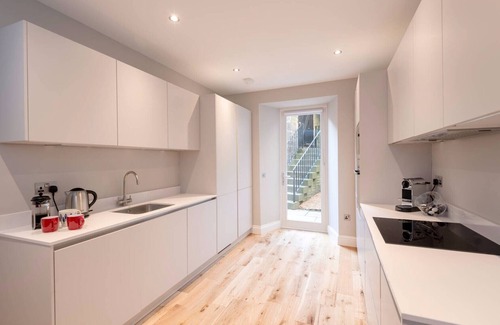 West End Apartment | Elegant 2-bedroom apartment in Edinburgh’s West End for families, corporate stays and digital nomads