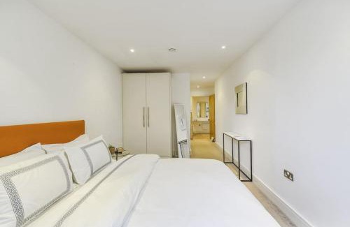 Highbury West Apartment | Elegant 2-Bedroom Apartment with Balcony