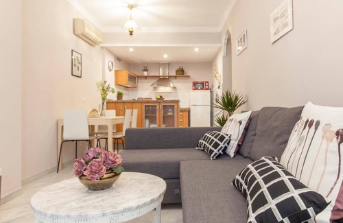 San Bartolome Apartment | Elegant 2 BR in the heart of Seville.A/C/WIFI AV