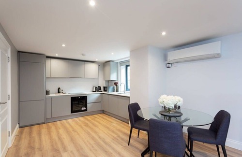 Kensington Apartment | Elegant 2BD Apartment in Earls Court