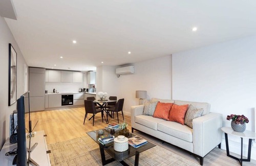 Kensington Apartment | Elegant 2BD Apartment in Earls Court