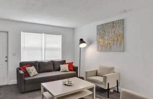 Progressive Northwest Apartment | Elegant 2Bd Home, West Palm Beach, Steps to Beach