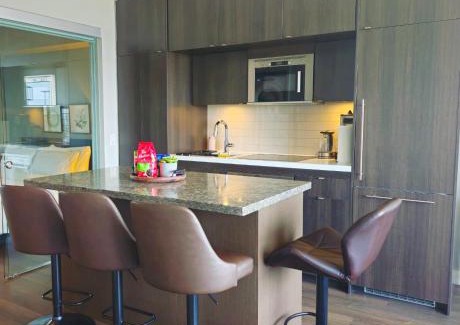 Bloor-Yorkville Apartment | Elegant 2BR & 2BA Retreat in Prime Yorkville, Downtown