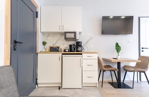 Meidling Apartment | Elegant 2BR Apartment - near Bahnhof Wien Meidling