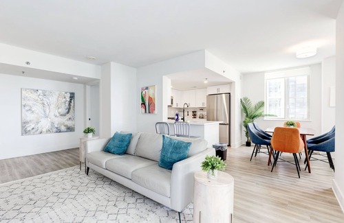 Crystal City Apartment | Elegant 2BR Apartment Minutes From DC