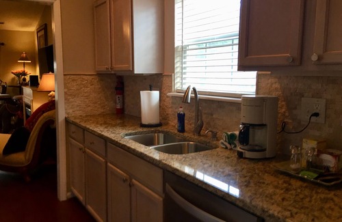 Greenville House | Elegant 2BR Cottage Designer Touches, Prime Greenville Stay