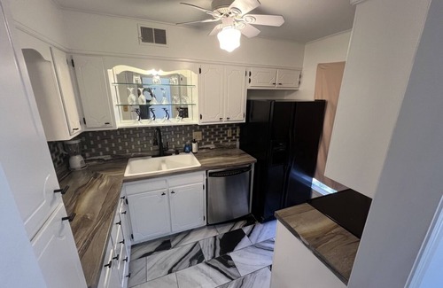 Little Rock Condo | Elegant 2BR Midtown Condo W/Flair