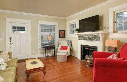 North Chattanooga House | Elegant 2BR NorthChatt Bungalow