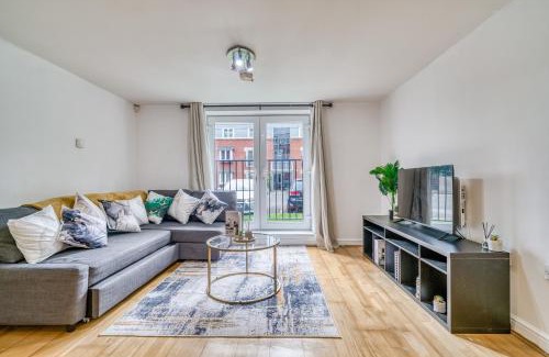 Chorlton-cum-Hardy Apartment | Elegant 2BR with Parking Near Old Trafford
