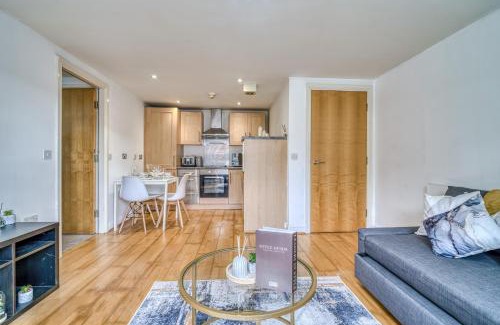 Chorlton-cum-Hardy Apartment | Elegant 2BR with Parking Near Old Trafford
