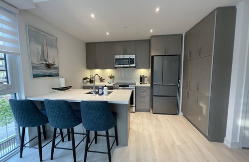 Innisfil Condo | Elegant 2brdm/2bath Condo at Friday Harbour w/balcony!