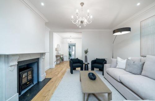 Knightsbridge Apartment | Elegant 3-Bed Knightsbridge House with Terrace