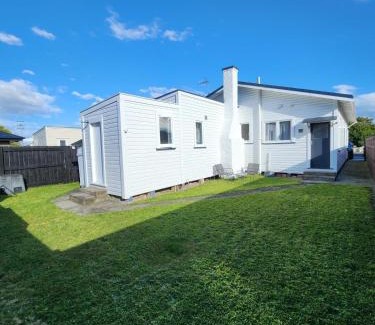 Palmerston North House | Elegant 3 Bedroom Home, walking distance to the Arena