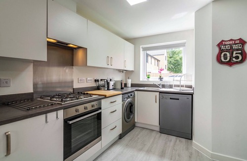 Nottingham House | Elegant 3 Bedroom House with Parking