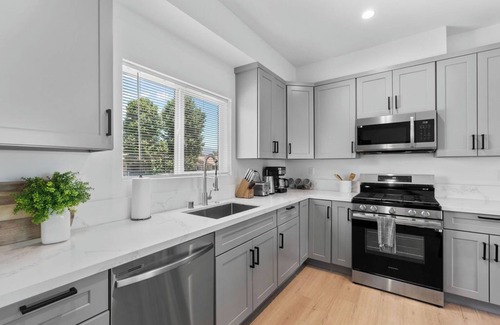 Upland House | Elegant 3-bedroom house in delightful Upland
