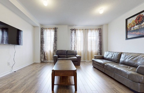 Bowmanville House | Elegant 3-bedroom townhouse