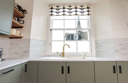 Perth Apartment | Elegant 3BD Georgian Retreat in Perth City Centre
