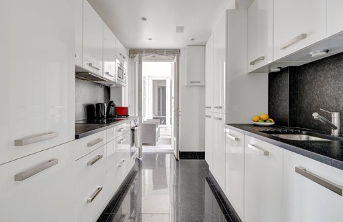 Chaillot Apartment | Elegant 3BR Arc de Triomphe