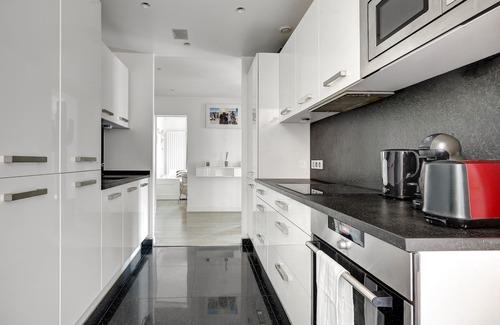 Chaillot Apartment | Elegant 3BR Arc de Triomphe