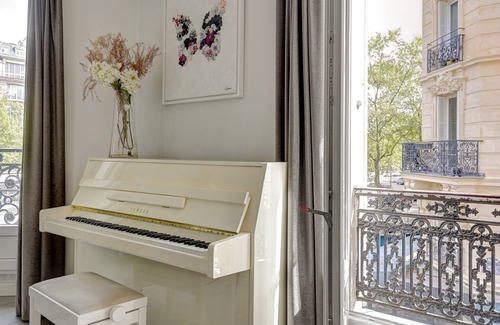 Chaillot Apartment | Elegant 3BR Arc de Triomphe