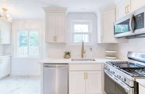 Cleveland House | Elegant 3BR Cleveland Home w/Designer Kitchen & Sunroom