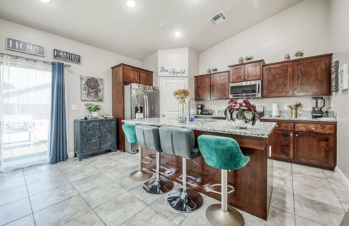 Roosevelt House | Elegant 3BR Home in Fresno