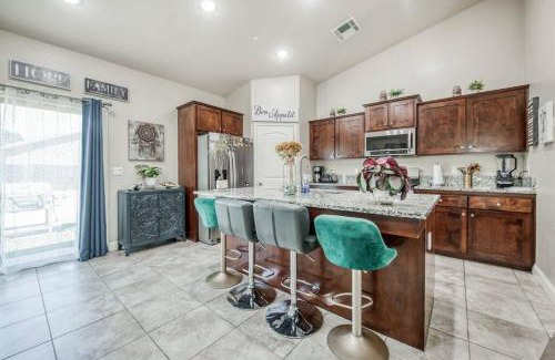 Roosevelt House | Elegant 3BR Home in Fresno