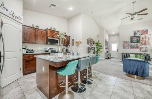 Roosevelt House | Elegant 3BR Home in Fresno