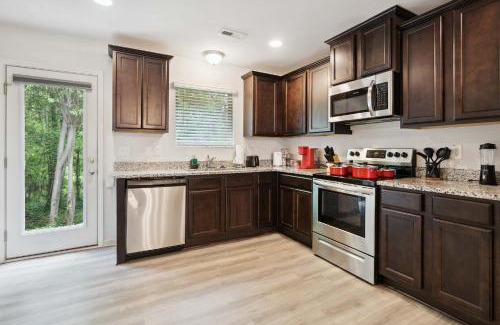 Southwest Raleigh House | Elegant 3BR Retreat King Bed Near Cary & NC State